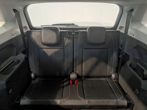 Used 2023 Volkswagen Tiguan SE image 29