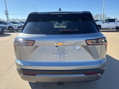 New 2026 Chevrolet Equinox LT w/ Convenience Package II FWD image 4