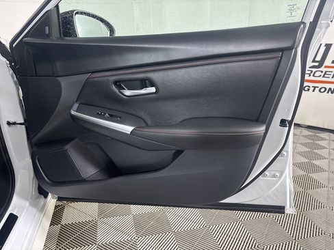 Used 2025 Nissan Sentra SR FWD image 25