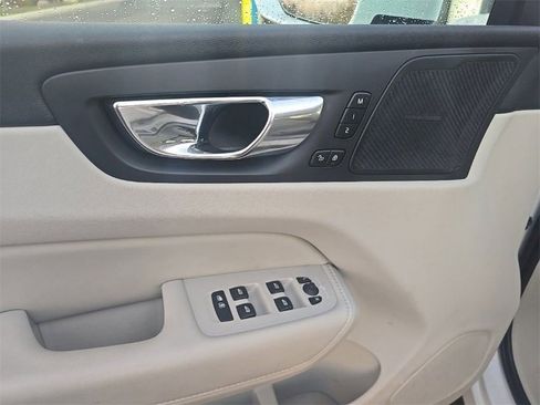 Used 2022 Volvo XC60 B5 Inscription w/ Advanced Package image 10