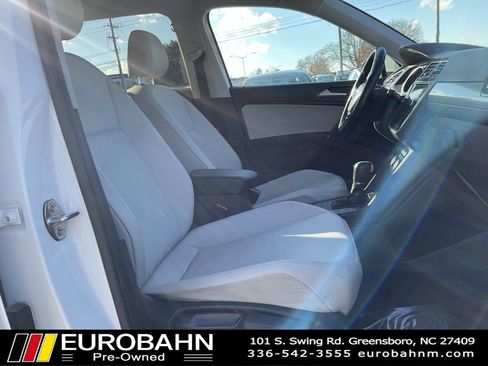 Used 2018 Volkswagen Tiguan SE image 23