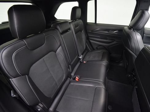 Used 2024 Jeep Grand Cherokee Altitude AWD/4WD image 18
