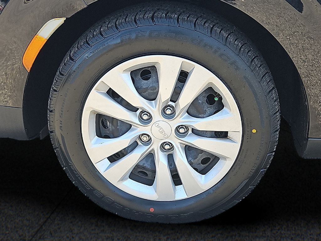 Used 2023 Kia Soul LX FWD image 8
