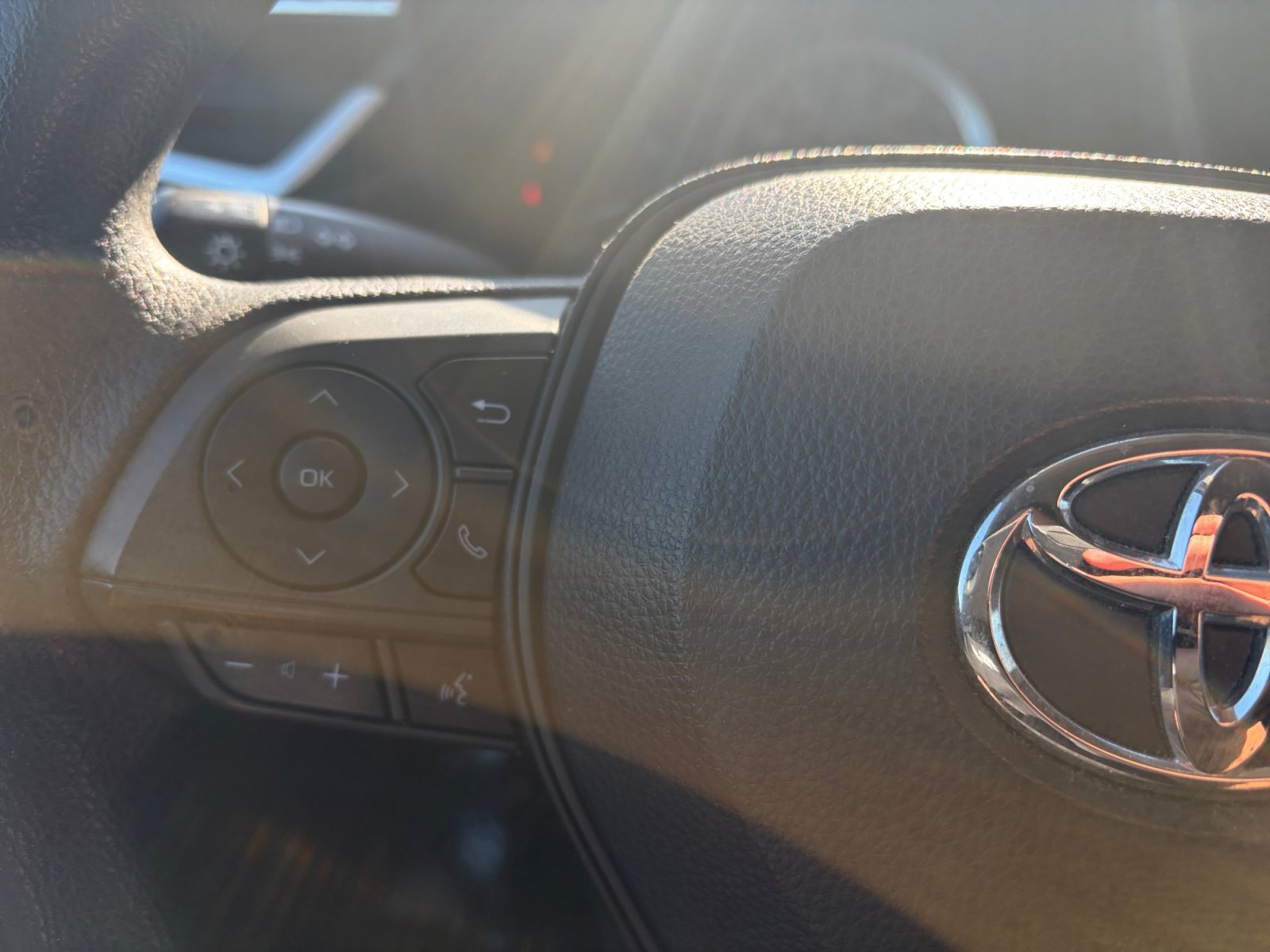 Used 2020 Toyota Corolla LE FWD image 18