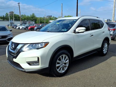 Used 2017 Nissan Rogue SV w/ SV Premium Package AWD/4WD image 8