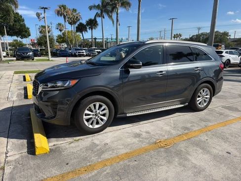 Used 2020 Kia Sorento LX w/ LX I4 Convenience Package FWD image 2