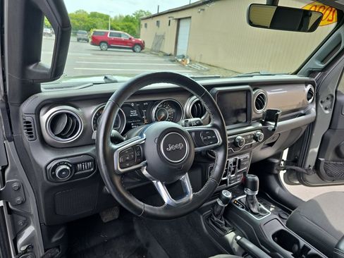 Used 2020 Jeep Wrangler Unlimited Sahara AWD/4WD image 18