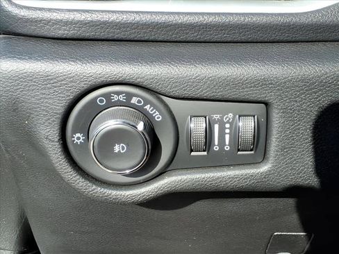 Used 2023 Chrysler Pacifica Touring-L w/ S Appearance Package image 18