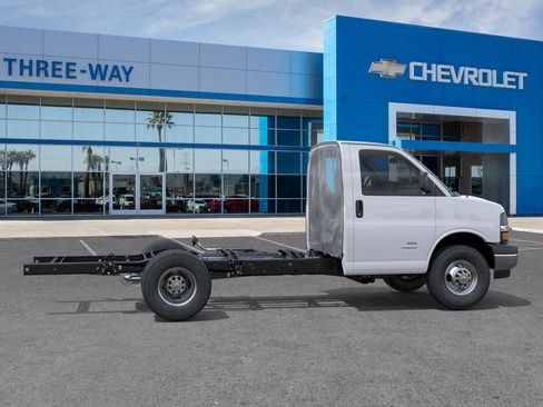 New 2025 Chevrolet Express 3500 w/ Power Convenience Package image 29