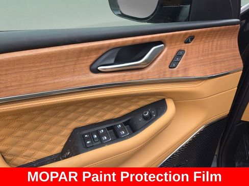 New 2026 Jeep Grand Cherokee Summit image 13