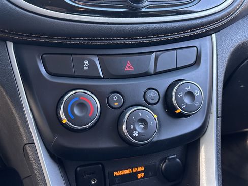 Used 2019 Chevrolet Trax LS image 23