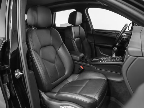 Certified 2021 Porsche Macan AWD/4WD image 20