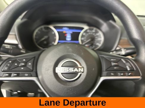Used 2025 Nissan Altima 2.5 SV FWD image 15