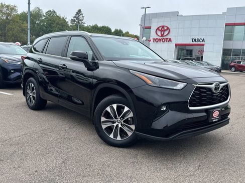 Used 2023 Toyota Highlander XLE AWD/4WD image 1