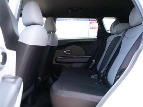 Used 2018 Kia Soul FWD image 12