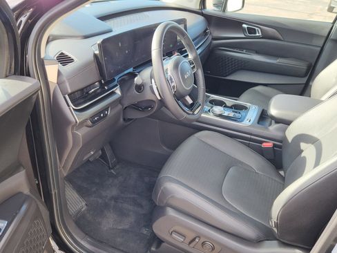 Used 2025 Kia Carnival SX Prestige image 24
