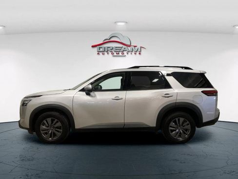 Used 2024 Nissan Pathfinder SV AWD/4WD image 17