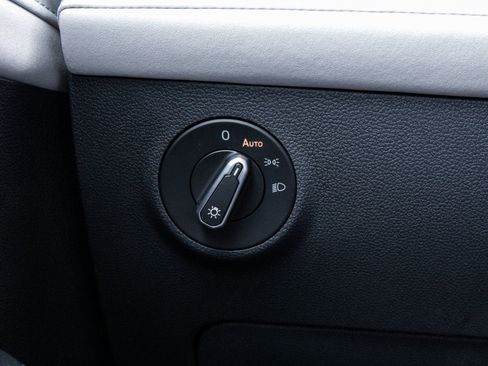 New 2026 Volkswagen Taos SE FWD image 16