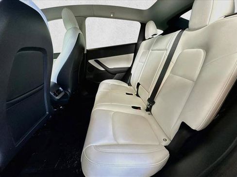 Used 2022 Tesla Model Y Performance AWD/4WD image 22