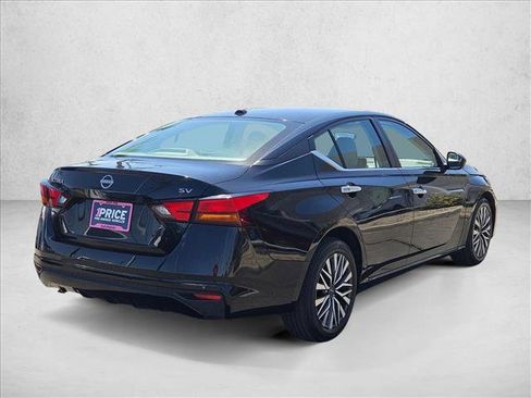 Used 2024 Nissan Altima 2.5 SV FWD image 5