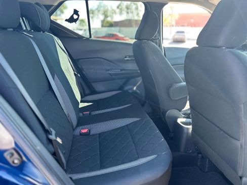 Used 2018 Nissan Kicks SV image 12