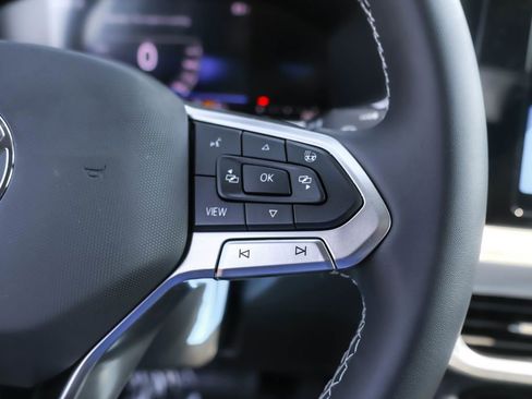 New 2025 Volkswagen Taos SE image 26