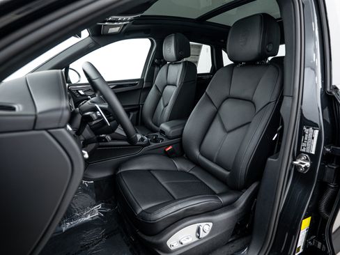 Certified 2026 Porsche Macan Turbo image 5