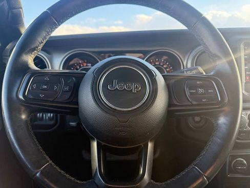 Used 2021 Jeep Gladiator Willys image 16