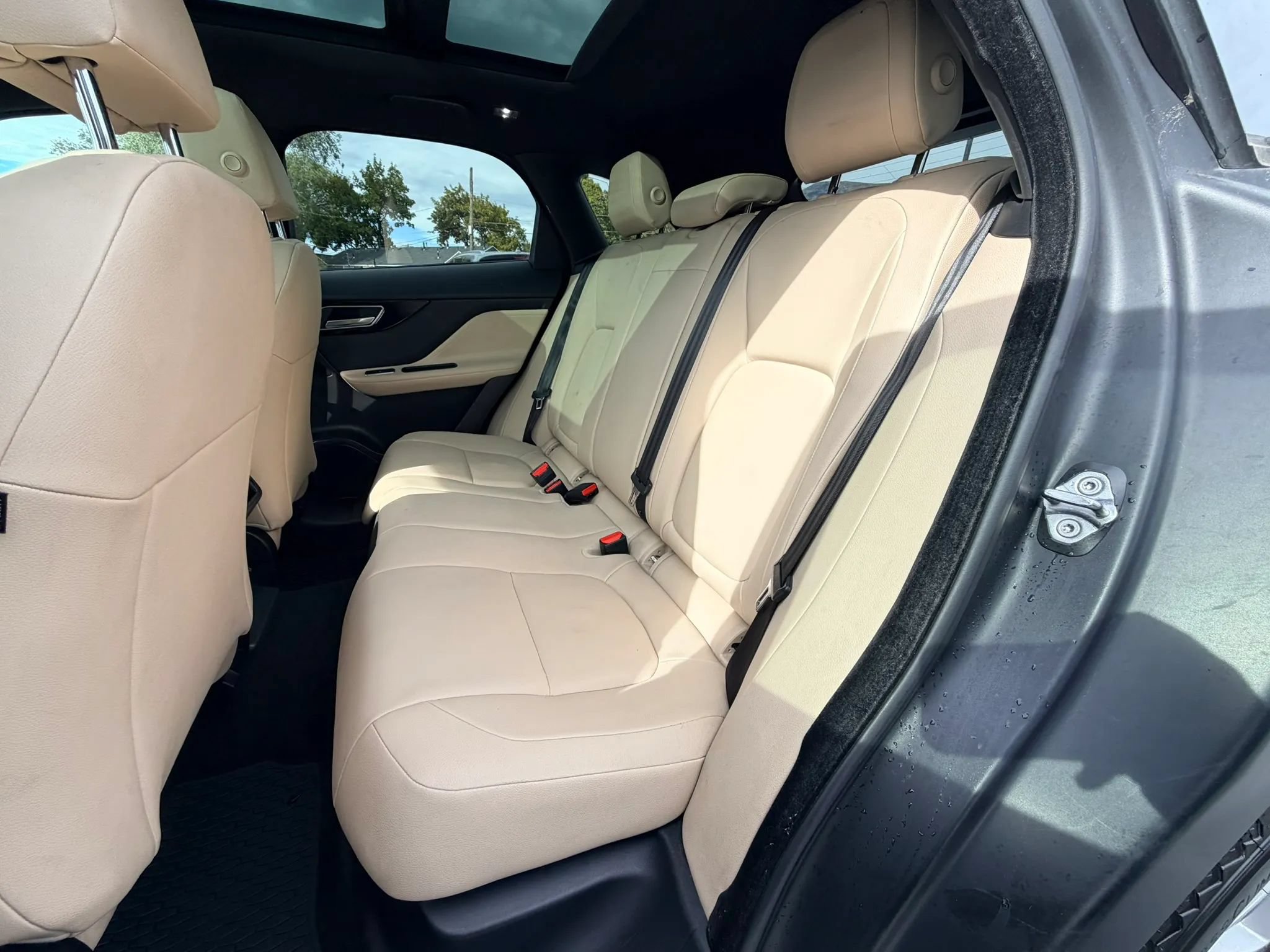Used 2018 Jaguar F-PACE Premium AWD/4WD image 21