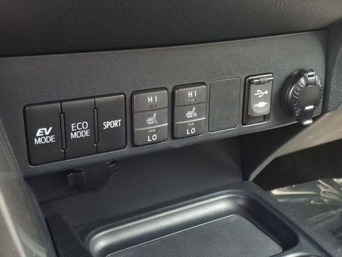 Used 2018 Toyota RAV4 Limited w/ Advanced Technology Package AWD/4WD image 37