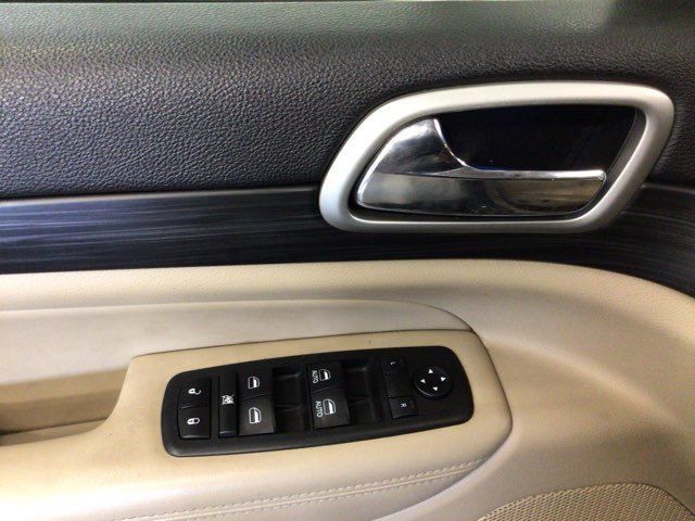 Used 2019 Jeep Grand Cherokee Laredo AWD/4WD image 18