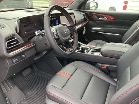 New 2026 Chevrolet Traverse RS w/ LPO, Floor Liner Package FWD image 24