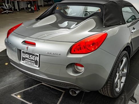 Used 2006 Pontiac Solstice Convertible w/ Premium Package RWD image 19