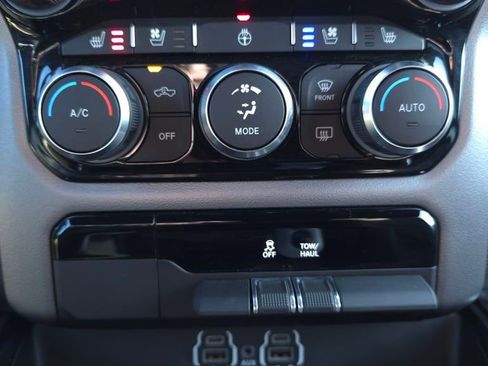 Used 2023 RAM 1500 Laramie AWD/4WD image 34
