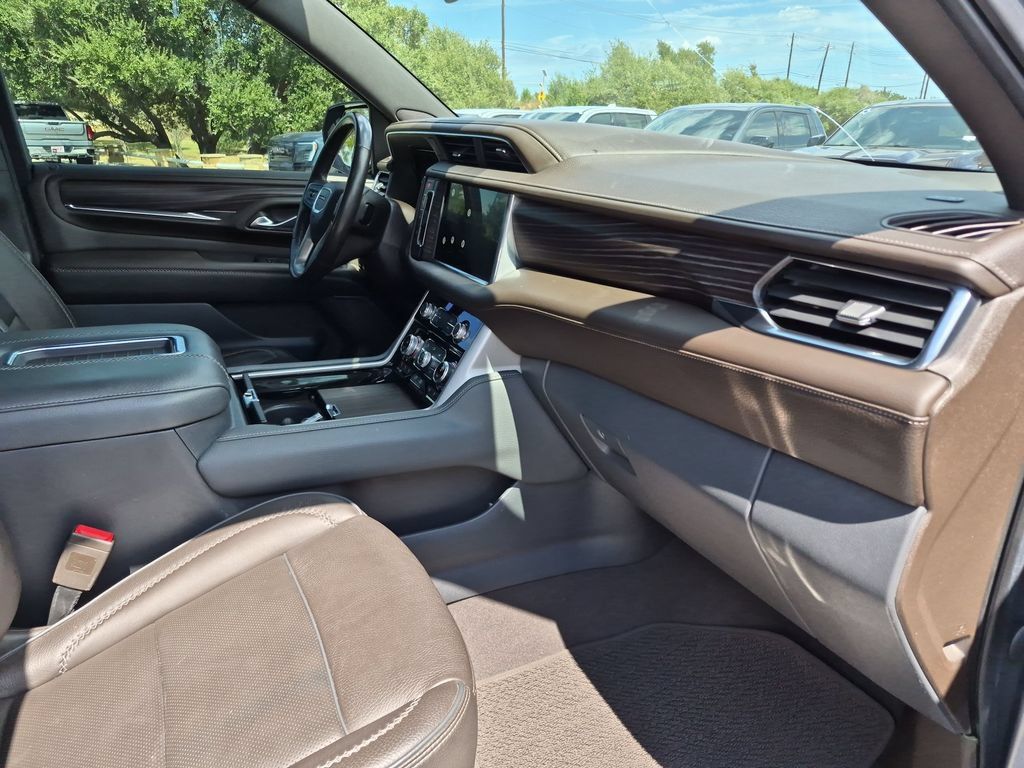 Used 2022 GMC Yukon XL Denali RWD image 41