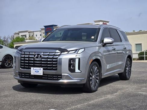 Used 2024 Hyundai Palisade Calligraphy image 3