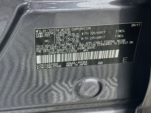 Used 2018 Toyota RAV4 LE FWD image 12