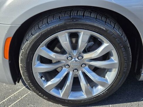 Used 2018 Chrysler 300 Limited w/ Safetytec Plus Group image 9