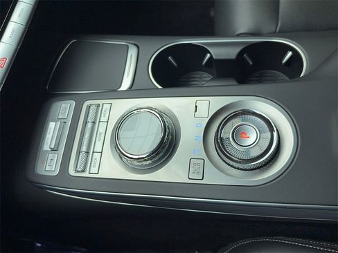 Used 2023 Genesis GV70 2.5T w/ Advanced Package image 33