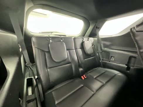 Used 2020 Ford Explorer XLT w/ Equipment Group 202A image 8