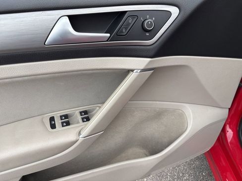 Used 2017 Volkswagen Golf S AWD/4WD image 8