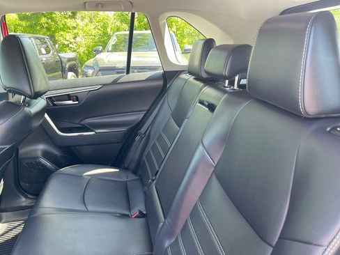 Certified 2022 Toyota RAV4 XLE Premium AWD/4WD image 9