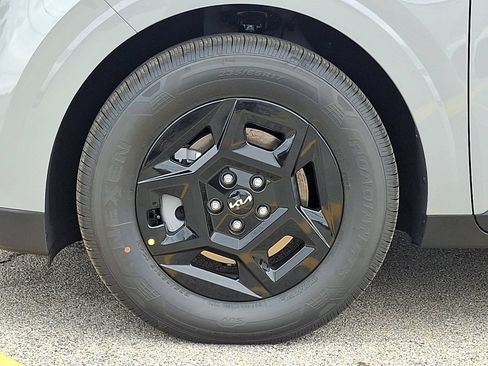 New 2027 Kia Carnival LX FWD image 7