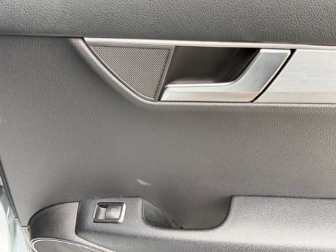 Used 2014 Mercedes-Benz C 250 Sedan image 9