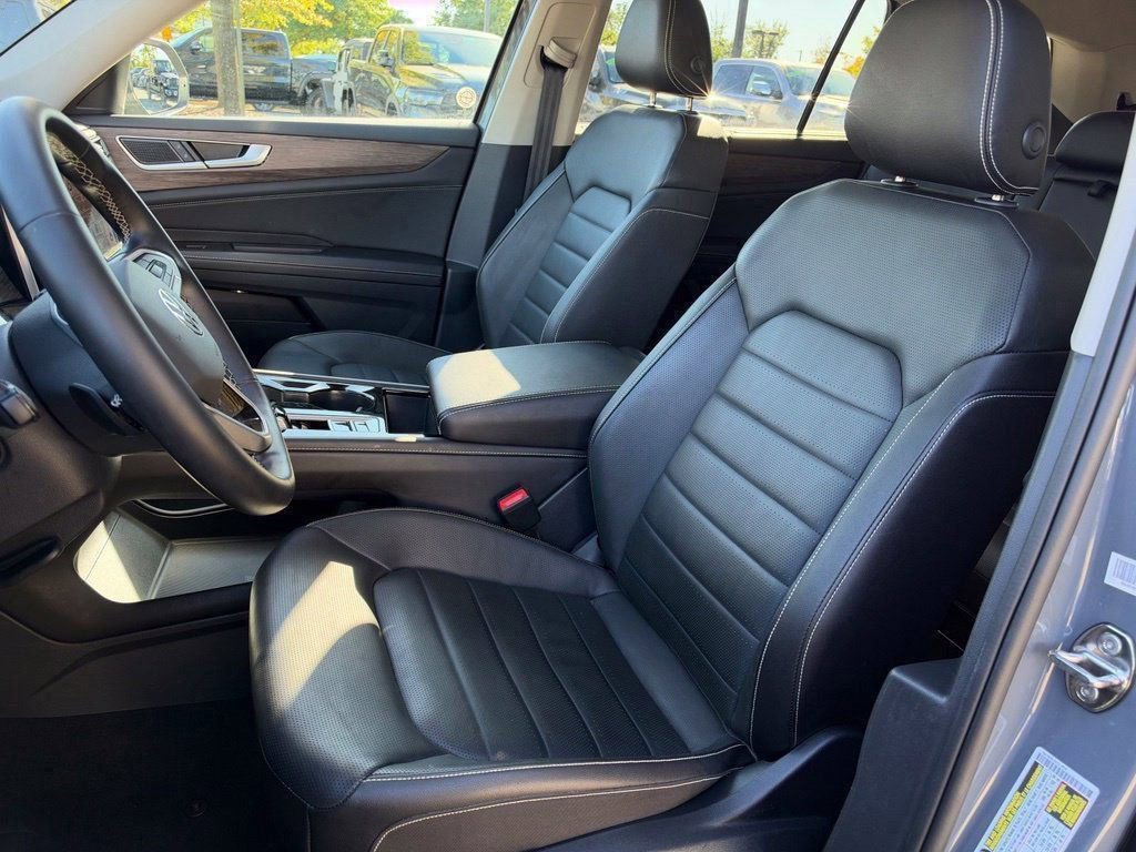 Used 2025 Volkswagen Atlas SEL AWD/4WD image 21