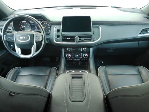 Used 2021 GMC Yukon SLT w/ SLT Luxury Package image 3