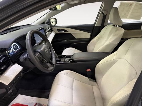 Used 2026 Toyota Camry XLE image 13