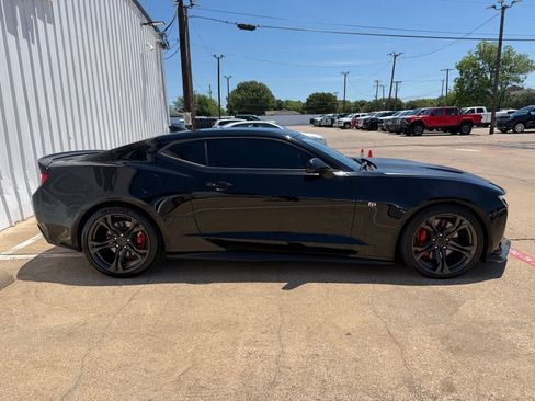 Used 2018 Chevrolet Camaro SS RWD image 8