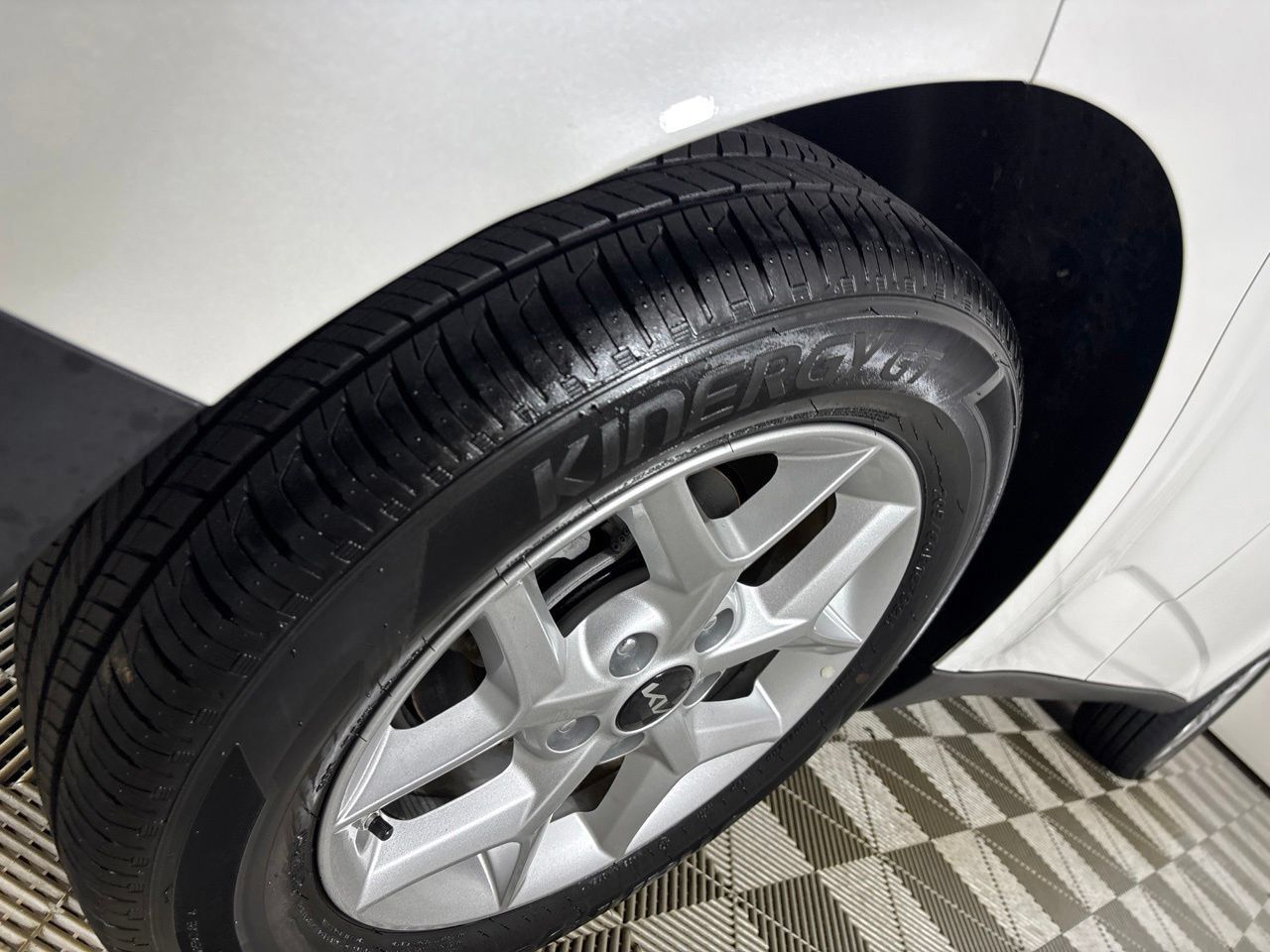 Used 2025 Kia Soul LX w/ LX Technology Package FWD image 32