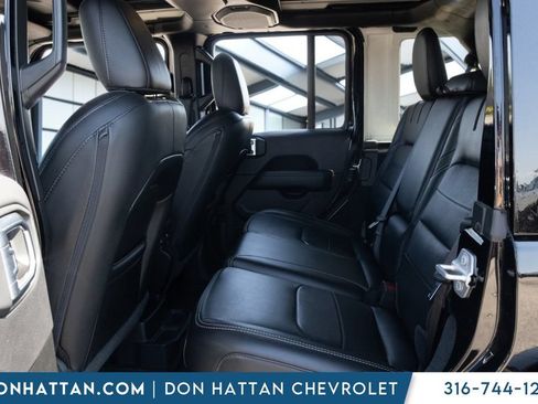 Used 2022 Jeep Wrangler Unlimited Sahara w/ Cold Weather Group AWD/4WD image 17